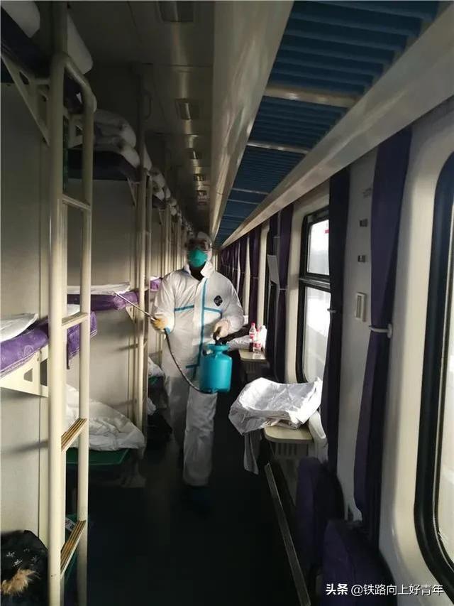 高铁插座在哪 二等座图第一排（高铁插座在哪 二等座图复兴号）
