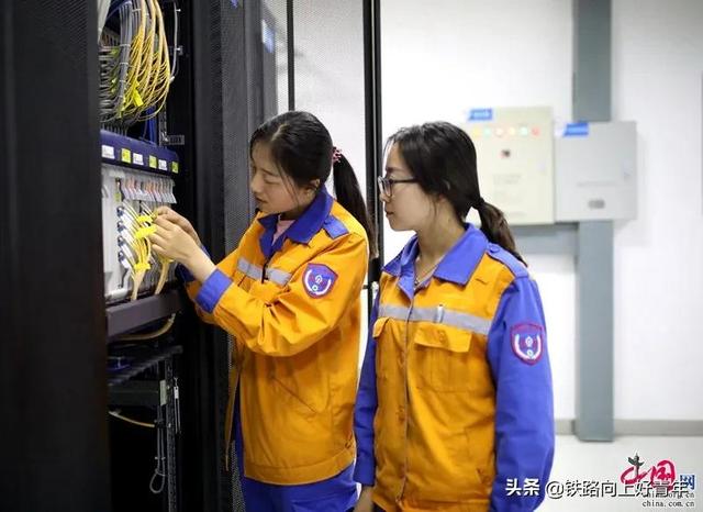 高铁插座在哪 二等座图第一排（高铁插座在哪 二等座图复兴号）