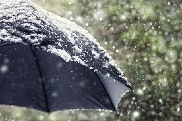 抖音很火的一首雪的歌词是什么歌，抖音很火的一首雪的歌词叫什么？