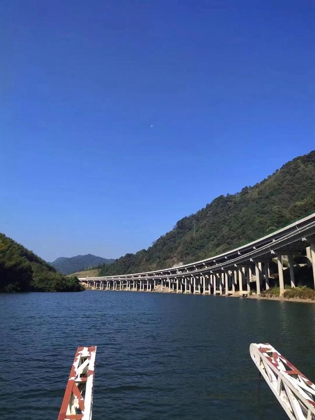 女人要自己挣钱才有价值句子图片，女人要自己挣钱才有价值句子怎么说？