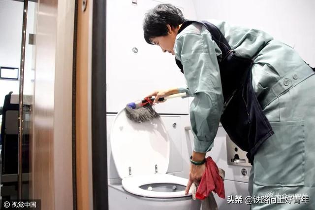 高铁插座在哪 二等座图第一排（高铁插座在哪 二等座图复兴号）