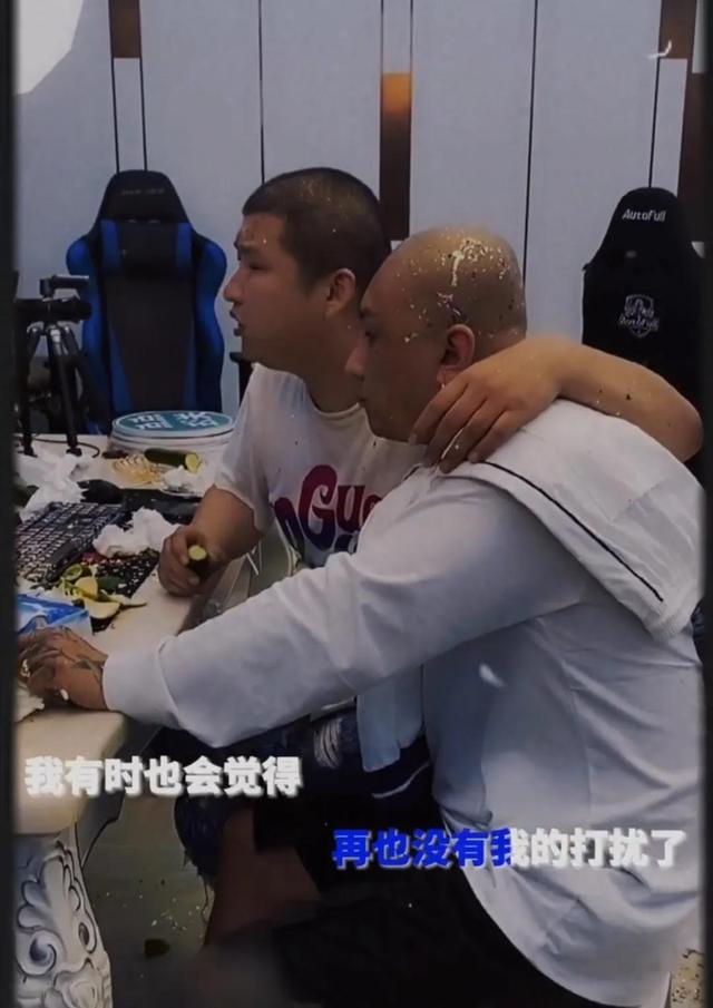 二驴对方丈说，他不是宠物驴，是要超越辛巴辛有志的电驴子