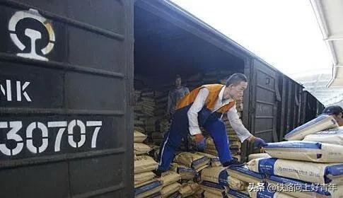 高铁插座在哪 二等座图第一排（高铁插座在哪 二等座图复兴号）