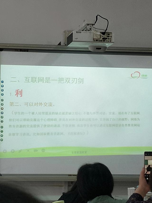 网络的利弊英语作文80带翻译，互联网的利弊英语作文120字？